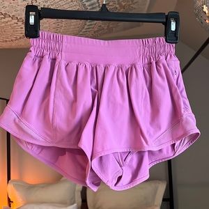 PINK LULULEMON HOTTY HOT SHORTS!!! SIZE 2 in 2.5 INSEAM!!!💗💗